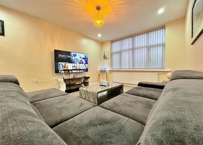 Full Home In Heywood Street Near Cheetham Hill