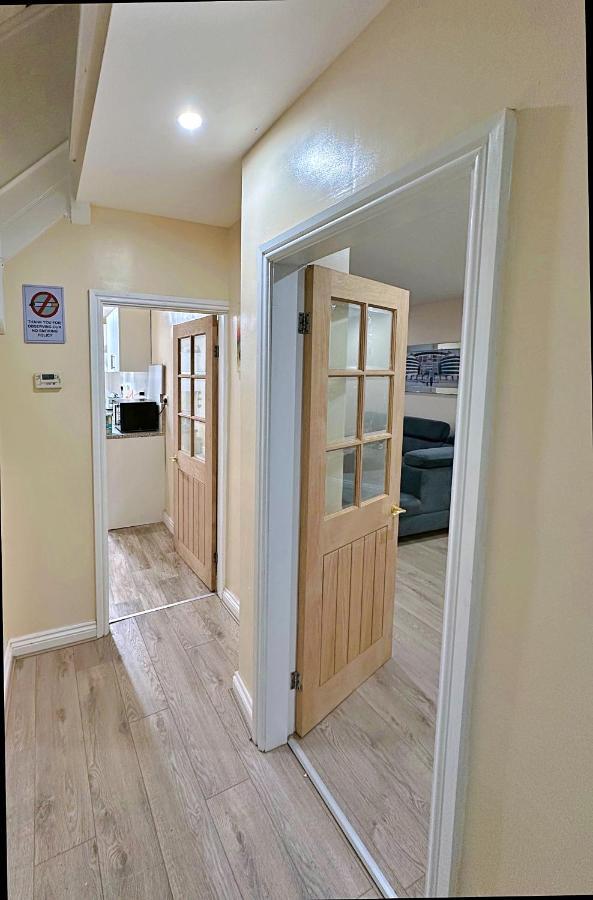 Full In Heywood Street Near Cheetham Hill Манчестер